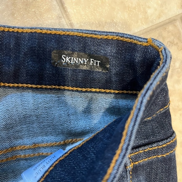 Women’s Judy Blue 0/24 skinny fit jeans like new distressed - Picture 5 of 9